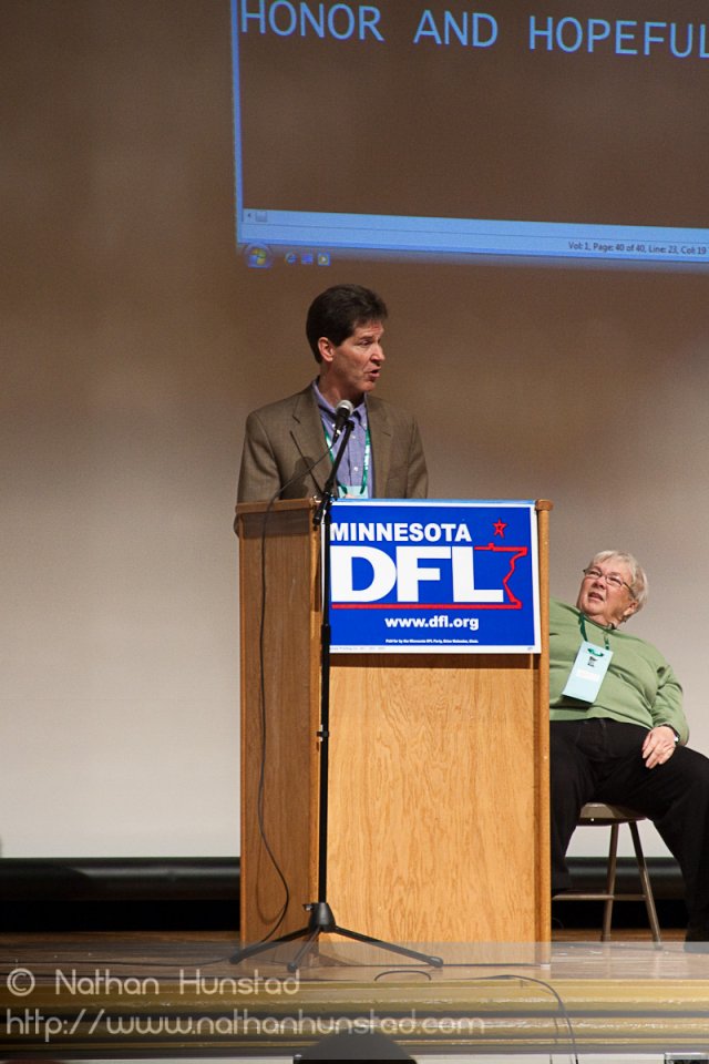 Senate Majority Leader Larry Pogemiller addresses the SD59 conve